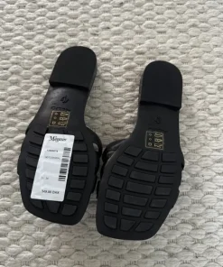 Sorte sandaler