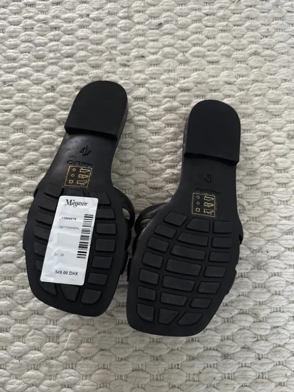 Sorte sandaler