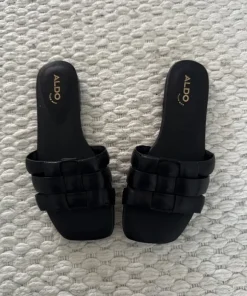 Sorte sandaler