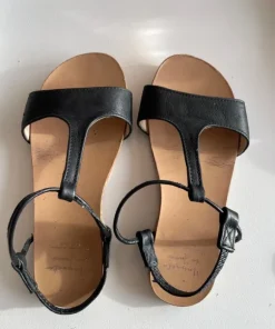 Sorte sandaler str. 28