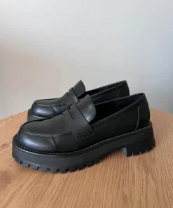 Stradivariuksen loafersit