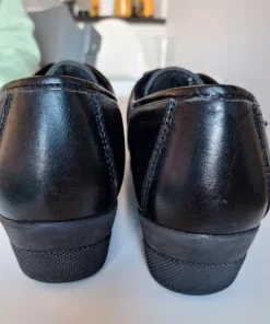 Supersköna skor i äkta läder stl 40