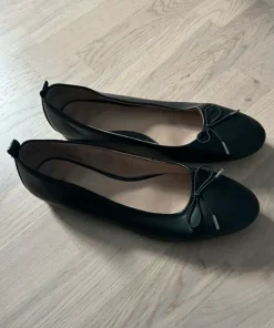 Svarta ballerinaskor