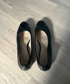 Svarta ballerinaskor