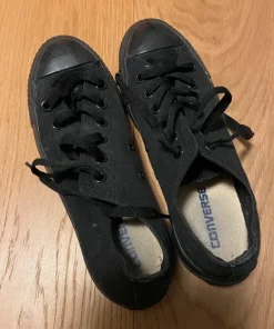 Svarta converse!