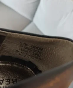 Svarta finskor med rem Kenneth Cole