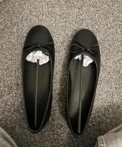 Svarta helt nya ballerinaskor