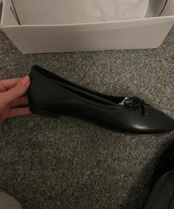 Svarta helt nya ballerinaskor