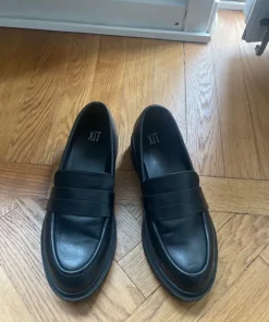 Svarta loafers