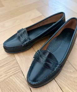 Svarta loafers i äkta läder – stl 35