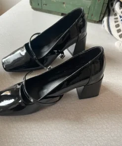 Svarta mary janes