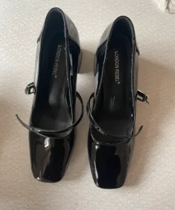 Svarta mary janes