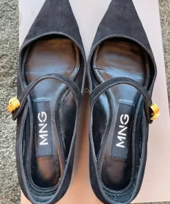 Svarta Mary Janes Pump/ballerina. Storlek 38, i mocka.