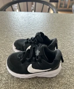 Svarta Nikeskor