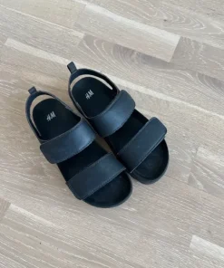 Svarta sandaler