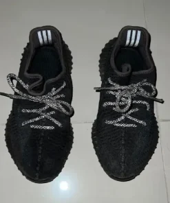 Svarta Yeezys