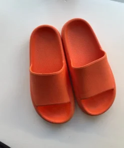 Tøfler fra NA-KD