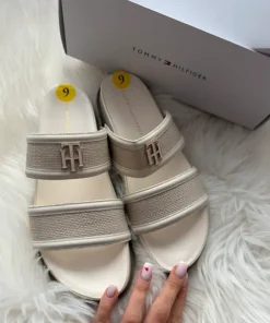 Tommy hilfiger kremowe beżowe białe klapki wsuwane klapeczki wygodne letnie
