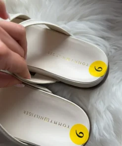 Tommy hilfiger kremowe beżowe białe klapki wsuwane klapeczki wygodne letnie
