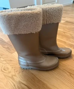 Ugg rain boots