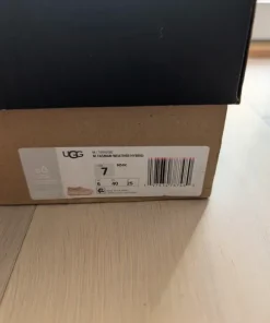 UGG Tasman weather hybrid NEW, size 40 (39)