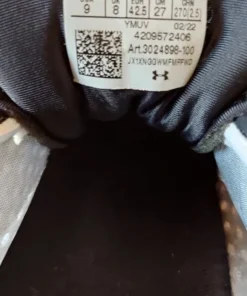 Under Armour storlek 42.5
