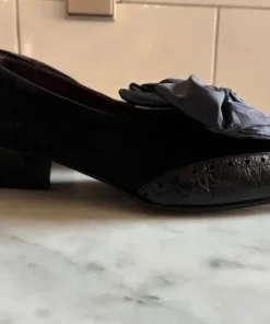 Vackra skinnpumps med rosett