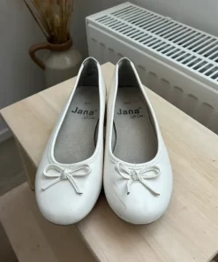 Valkoiset ballerinat
