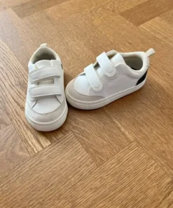 Velcro sneaker dreng H&M str 22