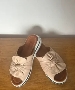 Venezia klapki beżowe , skóra 40