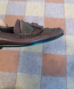 Vinröda loafers