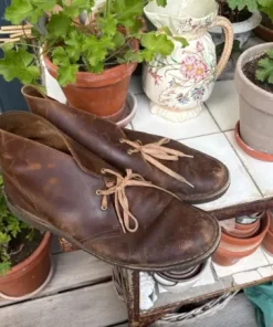 Vintage Clarks dessert boots