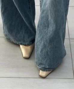 Vintage off white kitten heels