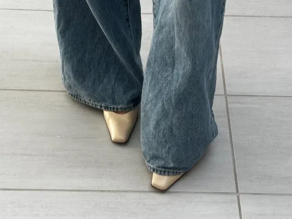 Vintage off white kitten heels