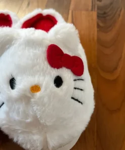 Vit / röda “ Sanrio “ Hello Kitty tofflor