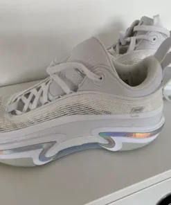 Vita Jordan basketbollskor nya