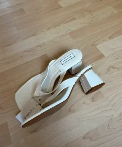 Vita klackskor