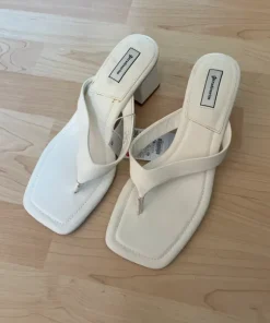 Vita klackskor