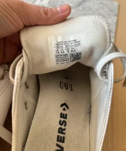 Vita sneakers i skinnmaterial ifrån Converse