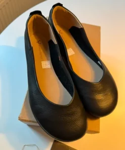 Vivobarefoot ballerinaskor storlek 42