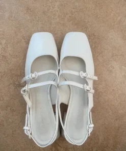 White shoes/ vita skor - 39