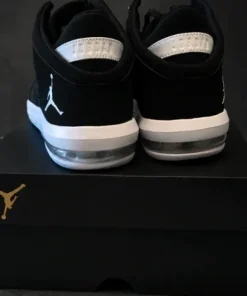 Witam sprzedam super wygodne buty Jordan 100% oryginał