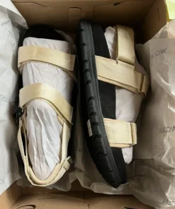 Woden sandaler