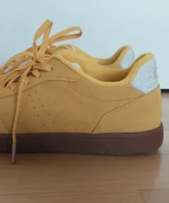 Wooden sneakers i ruskind