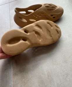 Yeezy foam rnnr