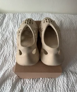 Yeezy foam runners