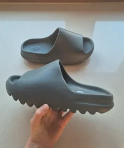 Yeezy Slide Granite