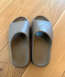 yeezy slides