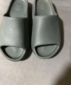 Yezzy Slide