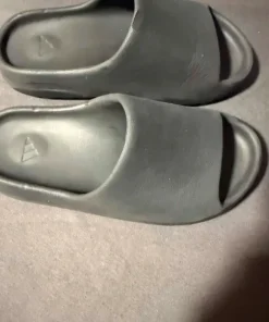 Yezzy Slide